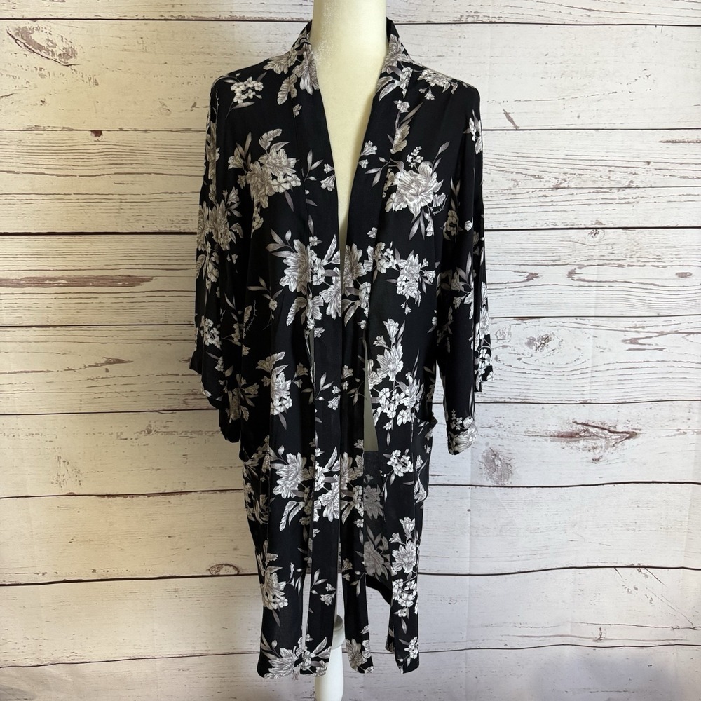 Spiritual Gangster Kimono Womens‎ One Size Black White Floral Robe Cover Up Maya